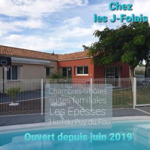 B&B / Chambre d'hôtes Chez les J-FOLAIS - 3 kms Puy duFou - Les Epesses 14 rue Georges Delerue 85590 Les Épesses Pays de la Loire