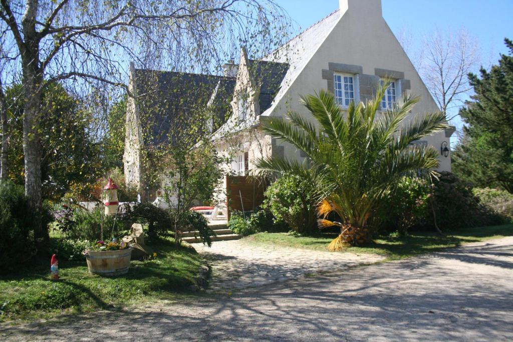 B&B / Chambre d'hôtes Chez Renée et Raynal B&B 3 Cité des Primevères 29430 Plounévez-Lochrist