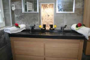 B&B / Chambre d'hôtes Chez Renée et Raynal B&B 3 Cité des Primevères 29430 Plounévez-Lochrist Bretagne