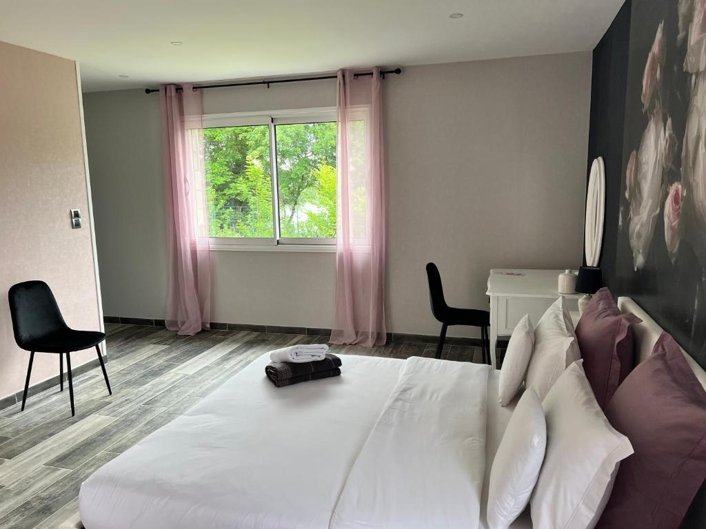 B&B / Chambre d'hôtes Chez Saliha et Serge Bâtiment 11bis 11 Rue de la Marchotte 21760 Lamarche-sur-Saône