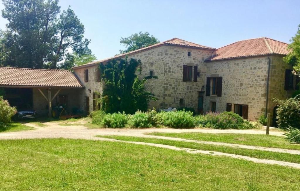 CHEZ SOPHIE -Chambres d’hôtes, Gîte et Gîte équestre Le Gil, 47130 Clermont-Dessous