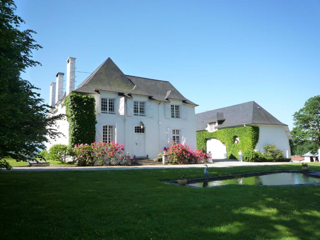 B&B / Chambre d'hôtes Clos Mirabel Manor - B&B 276 Avenue des Frères Barthélémy 64110 Jurançon