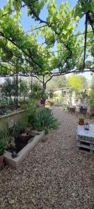 Cocon Provençal B&B Chambre - SdB - Terrasse privée & Piscine à Saint Chamas