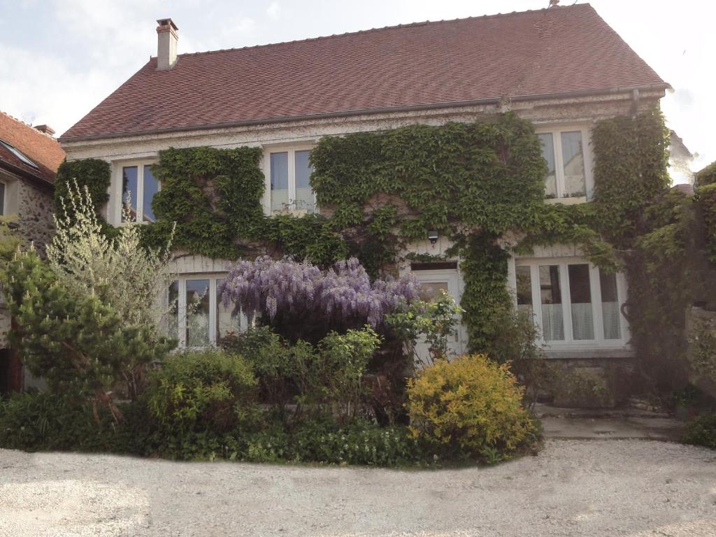 B&B / Chambre d'hôtes Couleurs et jardin 53 bis RUE DE MELUN 77515 Saint-Augustin