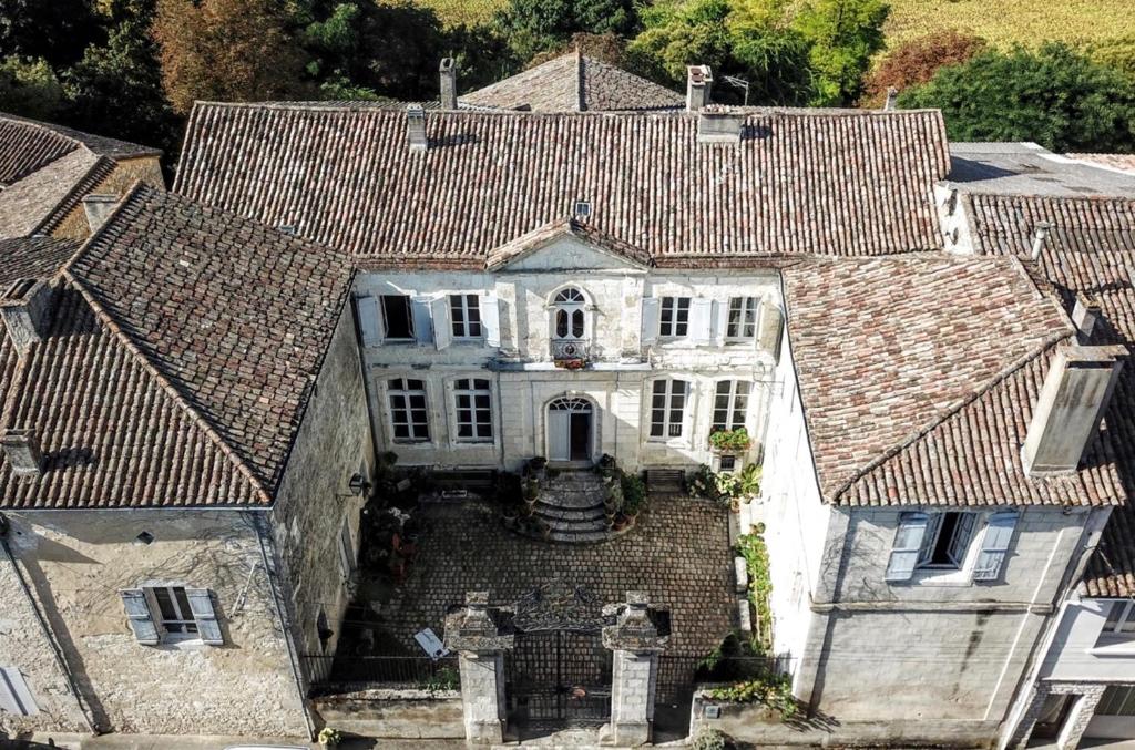 B&B / Chambre d'hôtes Cours de Thomazeau Rue du Petit Paris 47330 Castillonnès