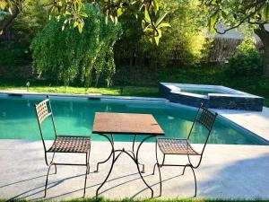 Demeure Saint Louis, Cité 10mn à pieds, PARKING Privé, BORNES 7,2 KW, PISCINE, FULL WIFI