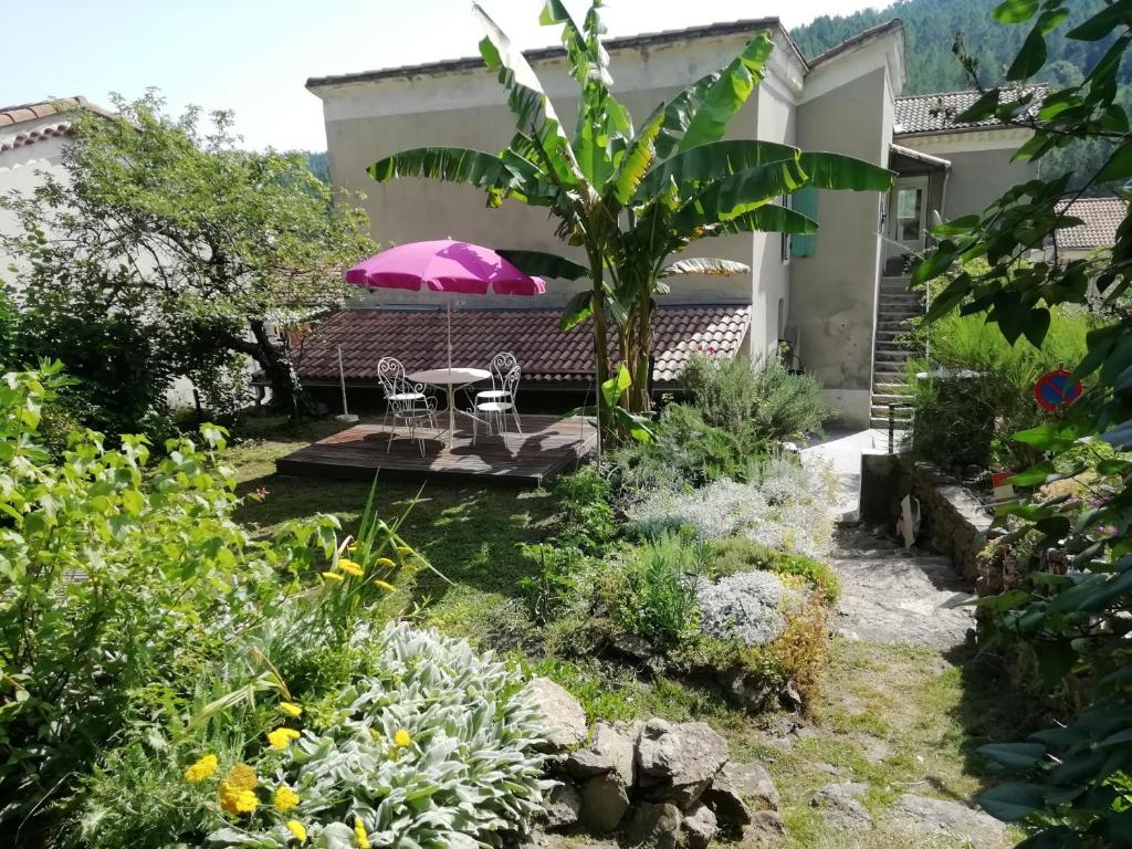 Deux M 84570 Villes-sur-Auzon