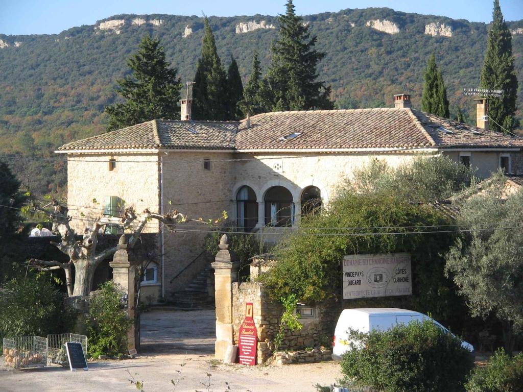 B&B / Chambre d'hôtes Domaine Chanoine Rambert départementale 143 lieu dit la Bégude domaine Chanoine Rambert 30330 Saint-André-dʼOlérargues