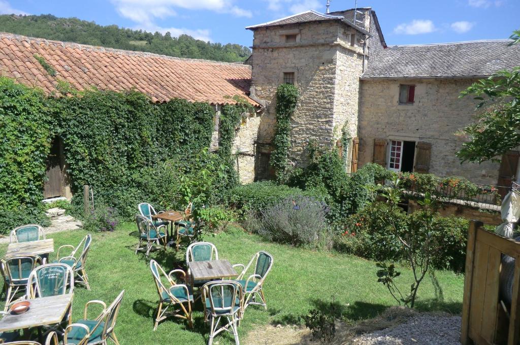 B&B / Chambre d'hôtes Domaine d'Alcapiès Le Bourg 12250 Saint-Jean-dʼAlcapiès