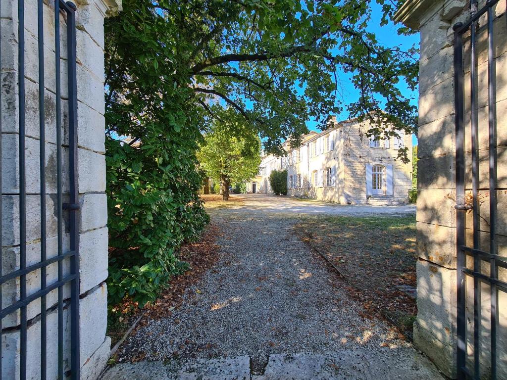 B&B / Chambre d'hôtes Domaine de Belisle 49 Rue de Veuze 16600 Magnac-sur-Touvre