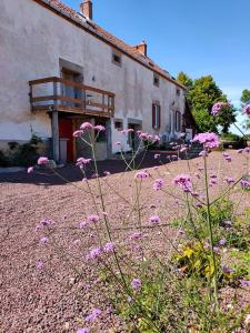 B&B / Chambre d'hôtes Domaine de cyrcé les biesses 03600 La Celle Auvergne