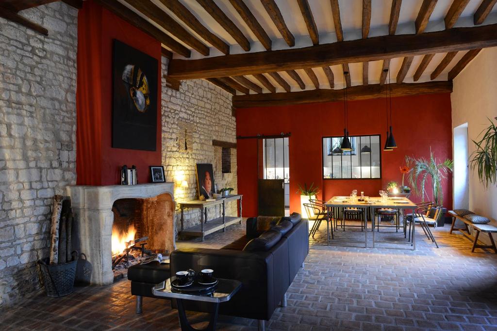 B&B / Chambre d'hôtes Domaine de l'Ocrerie 8 Rue du 24 Août 1944 89240 Pourrain