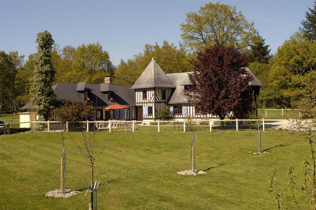 B&B / Chambre d'hôtes Domaine de La Mésange Chemin des Forges Mézières 14140 Le Mesnil-Durand