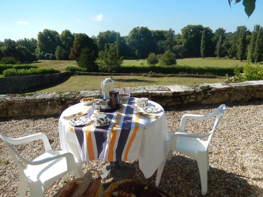 B&B / Chambre d'hôtes Domaine de Puyrousse Puyrousse - Villetoureix 24600 Ribérac