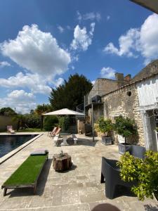 B&B / Chambre d'hôtes Domaine de Rennebourg 11 rue du Château 17400 Saint Denis Du Pin -1