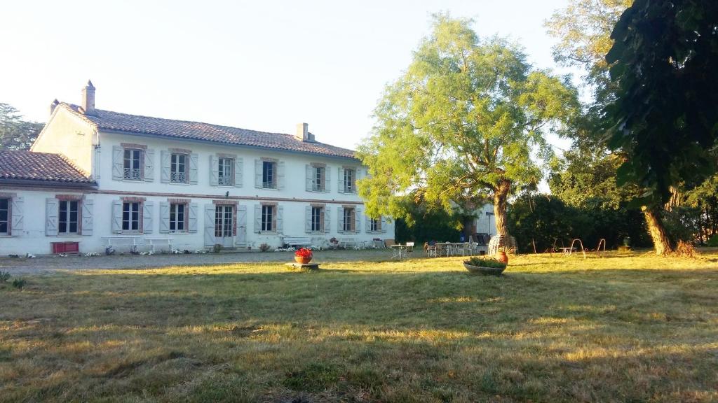 B&B / Chambre d'hôtes Domaine de Sandreau (fin XIXème siècle) Chemin de Panedautes 31700 Mondonville