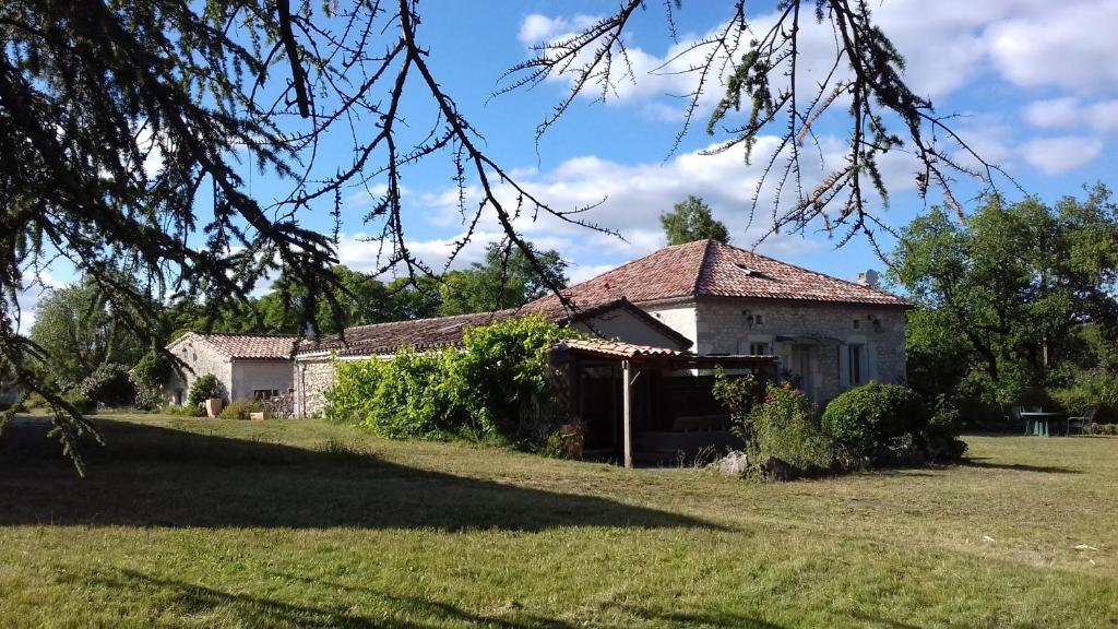 B&B / Chambre d'hôtes Domaine de Séguéla Lieu-dit Mascayroles 46800 Fargues