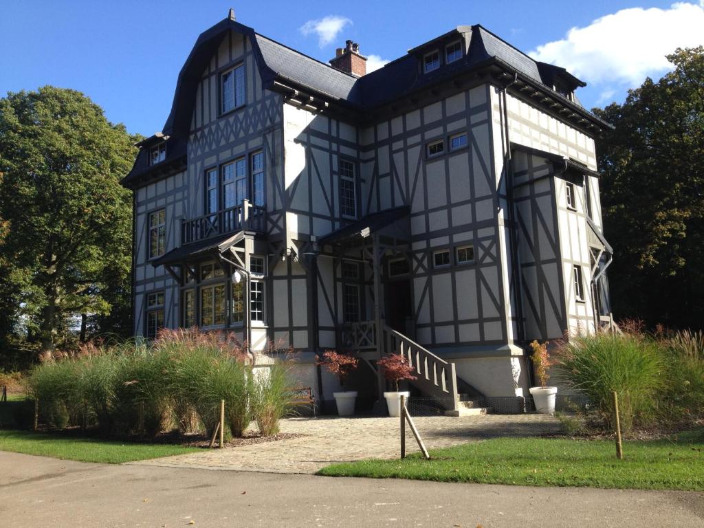 B&B / Chambre d'hôtes Domaine des Bruyères ferme mamont Route de Cottenchy 80680 Sains-en-Amiénois