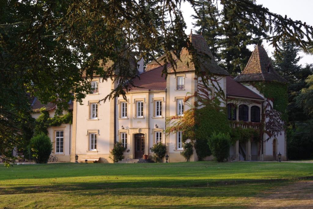 Domaine des Grands Cèdres Chateau de Changy, 42123 Cordelle