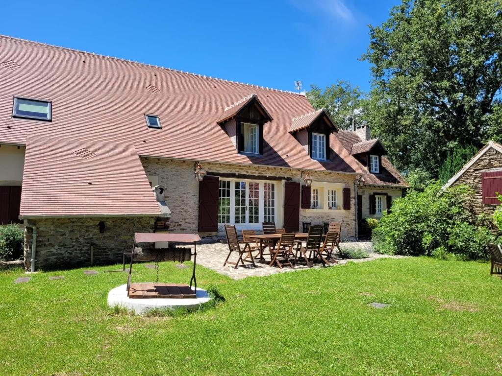 B&B / Chambre d'hôtes Domaine des grands chênes Mont 18370 Préveranges