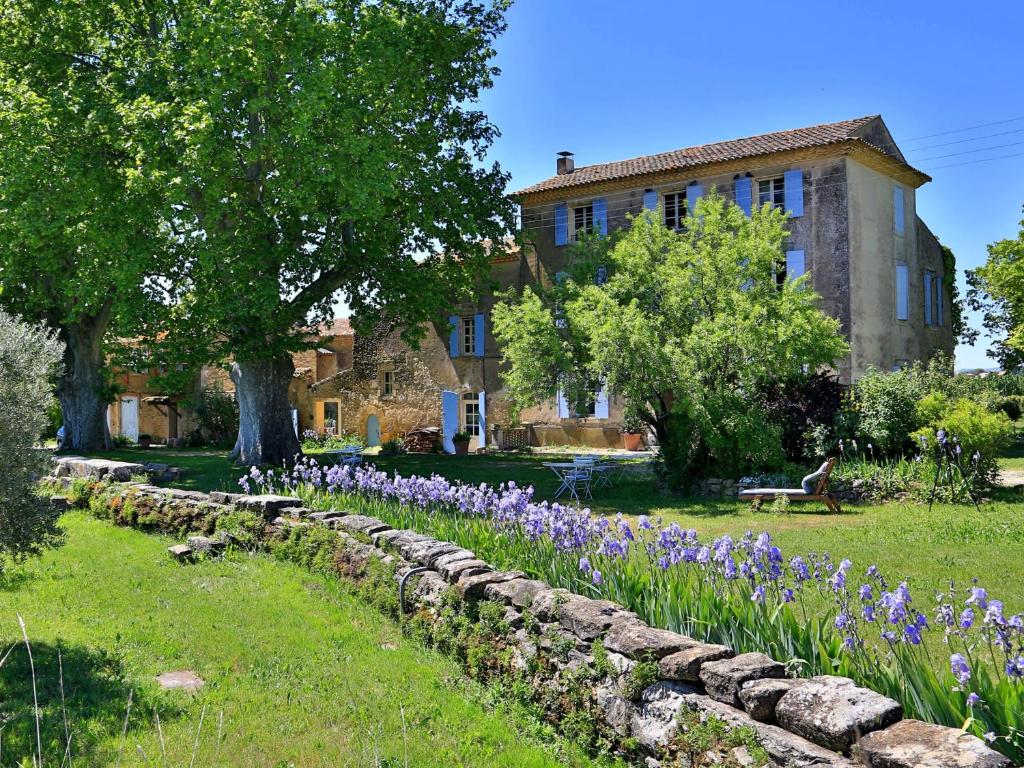 B&B / Chambre d'hôtes Domaine la Carraire Chemin de la Carraire 84360 Lauris