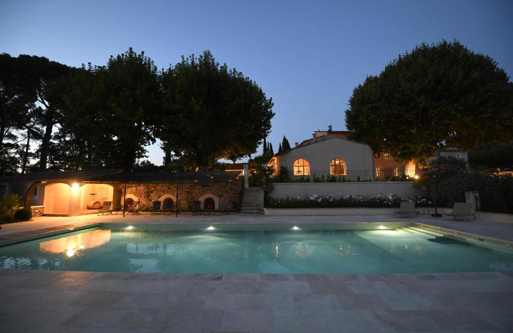 B&B / Chambre d'hôtes Domaine Perréal Les Chambres 1342 route du Jas 84400 Gargas