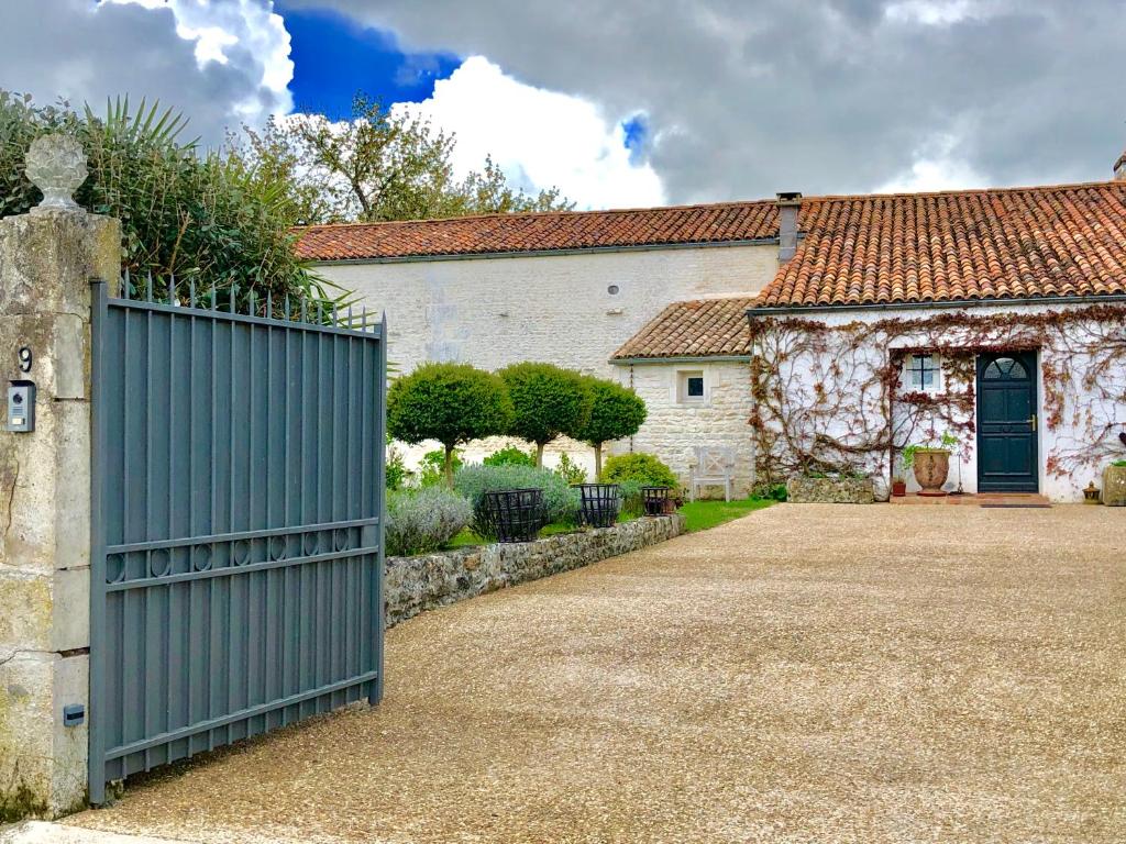 B&B / Chambre d'hôtes Du Côté de l'Ombrière 9, rue du bois des frogers 17250 Geay