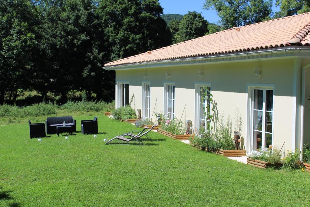 B&B / Chambre d'hôtes Du Coté de Lacoume Lieu dit de Lacoume 65370 Anla