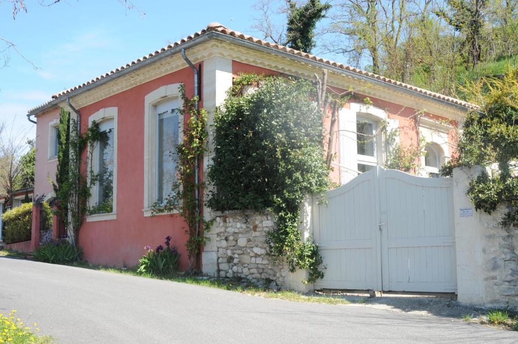 B&B / Chambre d'hôtes ECOLE DES GRANDS 2 Montée de l'Aubergé 26230 Valaurie