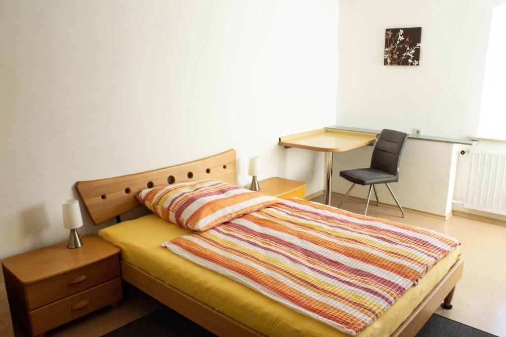 Einladene Fremdenzimmer mit Außengastronomie 1 Schmidmühlener Straße, 92287 Schmidmühlen