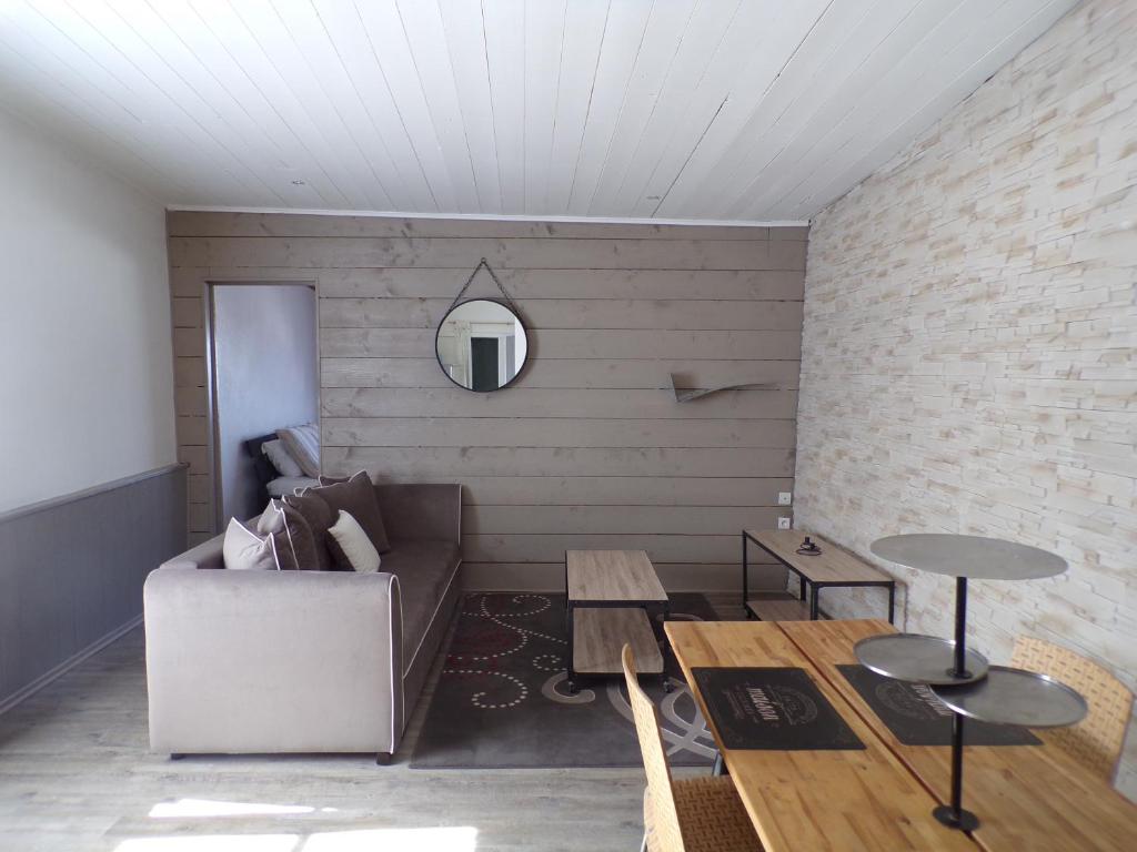 ensemble de deux chambres pour famille
