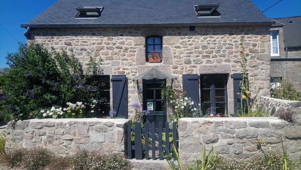 B&B / Chambre d'hôtes Entre terre et mer rue de la croix muette 8 50760 Montfarville