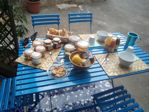 Fa Mille Maison Bleue