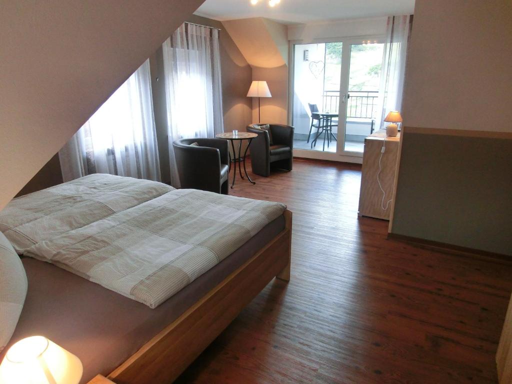 Ferienweingut Hirschen Schulstraße Schulstraße 9, 56843 Burg an der Mosel