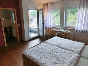 B&B / Chambre d'hôtes Ferienweingut Hirschen Schulstraße Schulstraße 9 56843 Burg an der Mosel Rhénanie-Palatinat