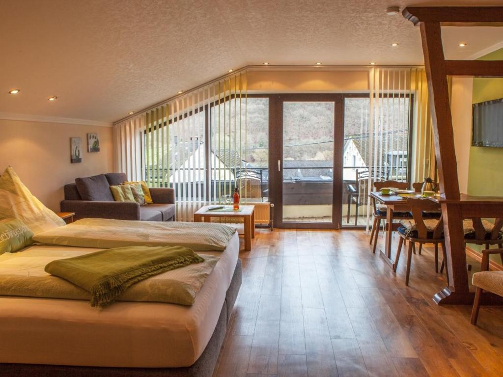 B&B / Chambre d'hôtes Ferienweingut Stein Bergstraße 1 56812 Valwig