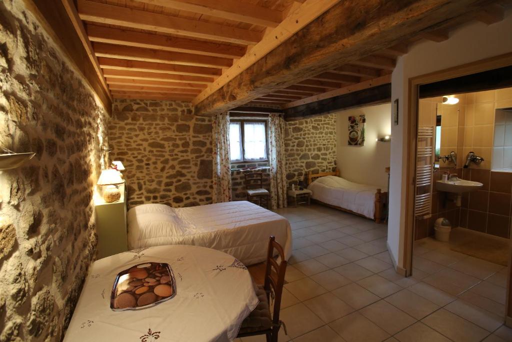 B&B / Chambre d'hôtes Ferme Cidricole Hugues Desfrièches Lieu dit Launay 61320 Sainte-Marguerite-de-Carrouges