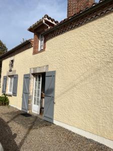 B&B / Chambre d'hôtes Foxys Moto bb 4 Chez Gouillard 87320 Bussière-Poitevine Limousin