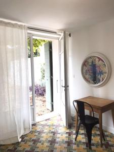 B&B / Chambre d'hôtes Gabrielle Jeanne 13 Cours Guynemer 13910 Maillane Provence-Alpes-Côte d\'Azur