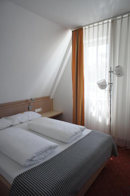 B&B / Chambre d'hôtes Gästehaus Andrea Birkheckenstr. 5 70599 Stuttgart