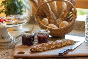 B&B / Chambre d'hôtes Gästehaus Burgblick 35 Thanheimer Straße 72406 Bisingen Bade-Wurtemberg