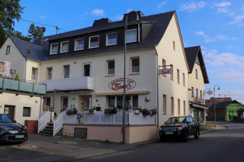 B&B / Chambre d'hôtes Gästehaus - Café Frank Ahrtalstr. 13 53533 Antweiler