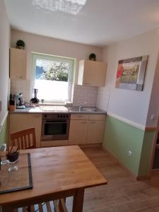 B&B / Chambre d'hôtes Gästehaus Celine Hauptstraße 12 53520 Meuspath Rhénanie-Palatinat