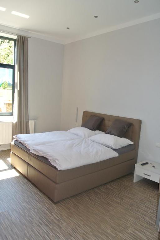B&B / Chambre d'hôtes Gästehaus Tappes Hofgarten Bachstraße 2 53489 Sinzig