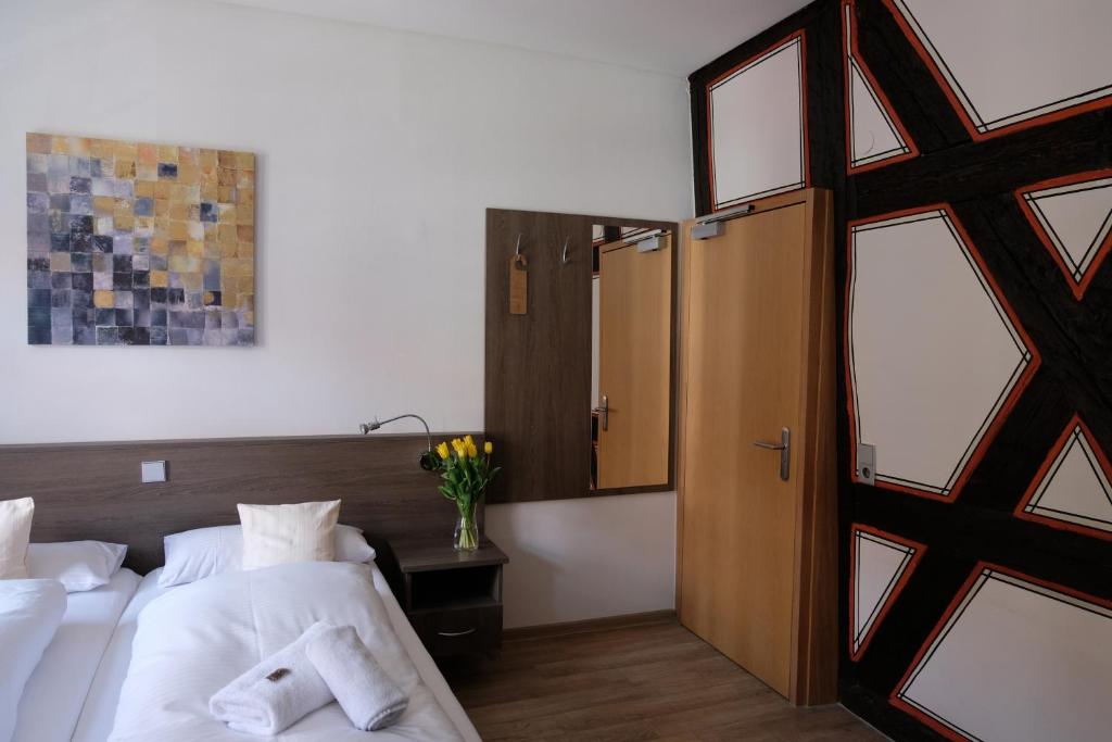 B&B / Chambre d'hôtes Gästehaus zur Sonne Langgasse 3 74206 Bad Wimpfen