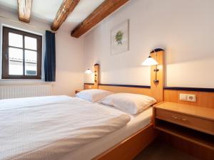 B&B / Chambre d'hôtes Gästezimmer im Weingut Wolf Hauptstrasse 29 67229 Großkarlbach Rhénanie-Palatinat