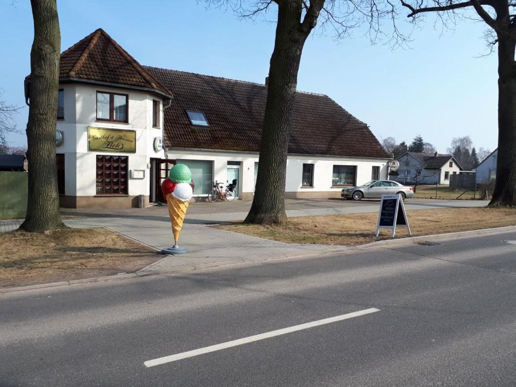 B&B / Chambre d'hôtes Gasthof und Pension Zick Stettinerstrasse 36 17367 Eggesin