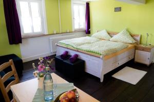 B&B / Chambre d'hôtes Gemütliche Pension im Cafe AllerHand in Nohen bei Birkenfeld 26 Hauptstraße 55767 Nohen Rhénanie-Palatinat
