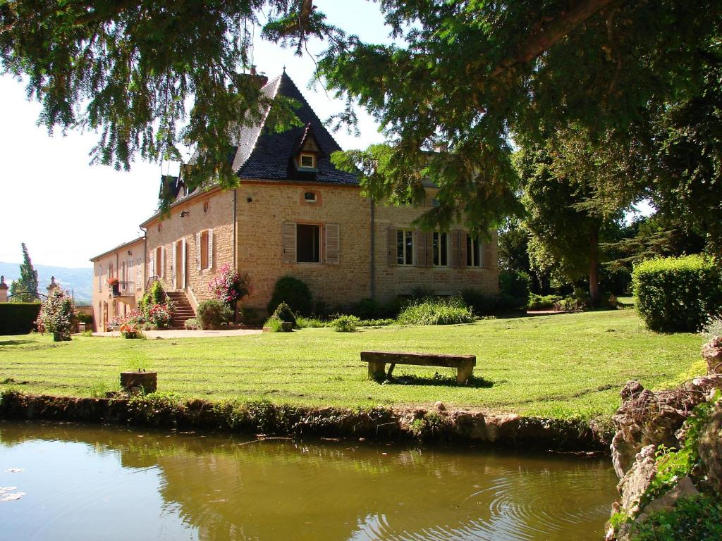 B&B / Chambre d'hôtes Gentilhommière de Collonges 142 Route Lamartine - Collonges 71960 Prissé