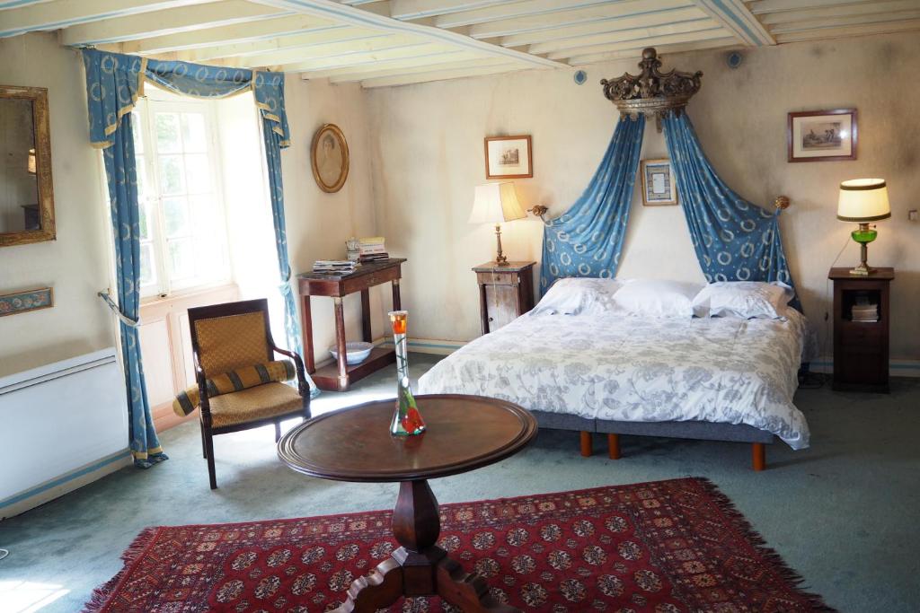 B&B / Chambre d'hôtes Gentilhommière de Lurcy le Bourg 5 route du Prieuré 58700 Lurcy-le-Bourg